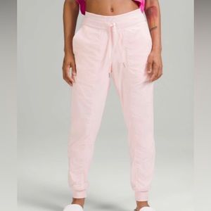 Lululemon mid rise dance jogger, size 8, strawberry milkshake
